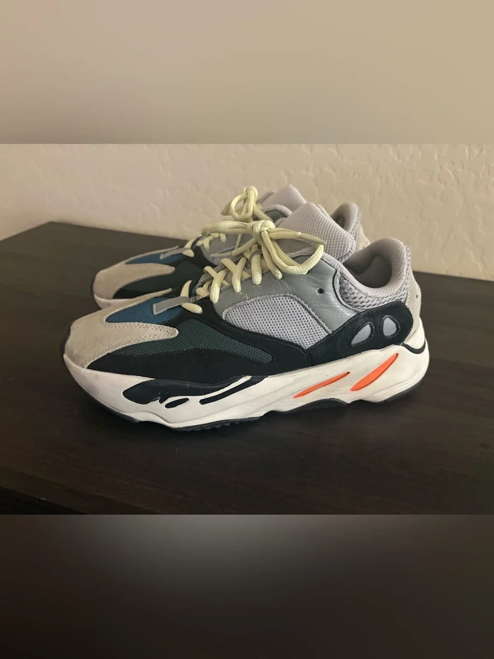 Yeezy 700 size 9